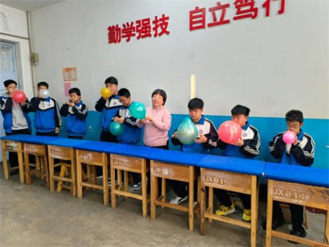 玉田职教中心：这个元旦导师与学生们一起庆祝