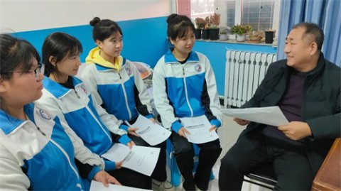 玉田职教中心开展导师进课堂师生交心活动