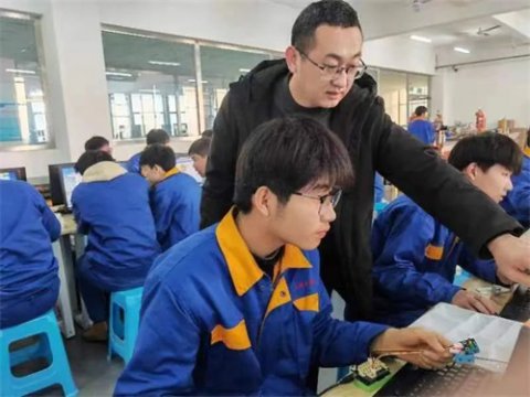 玉田职教中心：企业师傅进校园，促进师生能力双提升