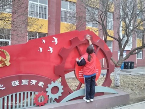 玉田职教中心：践行雷锋精神，美化校园环境志愿活动
