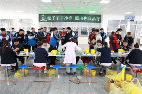 乐亭职校有序开展高考体检工作