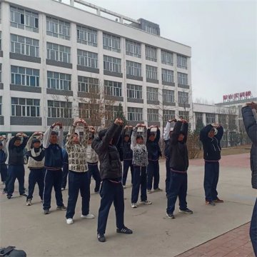 健身心 展风采——丰润职教中心机电技术部开展“八段锦”活动