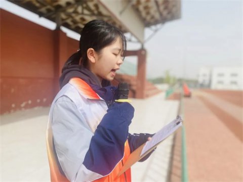 “垃圾分类促文明，绿色环保新风尚”开平职校主题升旗仪式