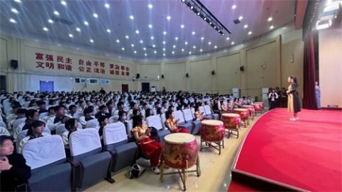 经典传承文明 诗文浸润人生——丰润职教中心举行纪念“五四”运动105周年暨第一届经典诗文诵读大会