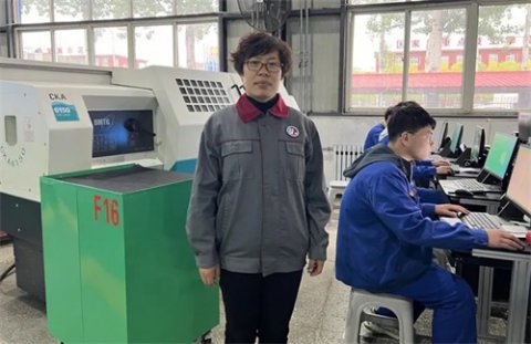 玉田职教中心匠心琢玉出良师系列之二：技能大赛优秀指导教师——何花