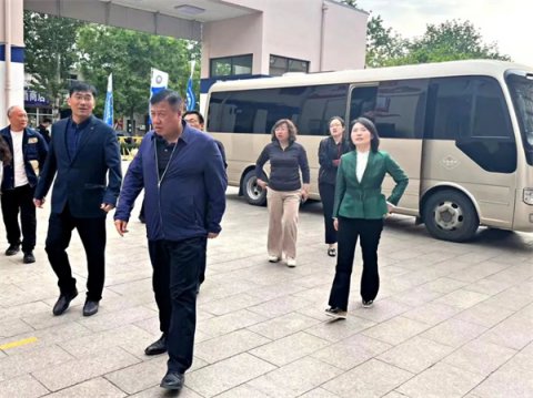 路南区委书记李俊朝一行莅临路南职校调研