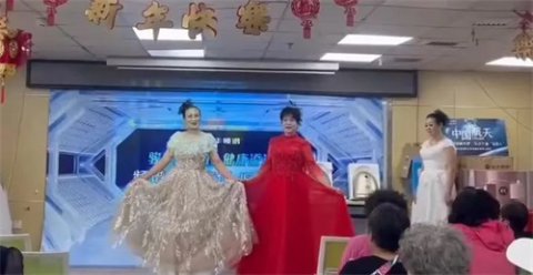 孝亲敬老情真切，奉献社会传美德---开平职校老年大学艺术团母亲节“送温暖”活动