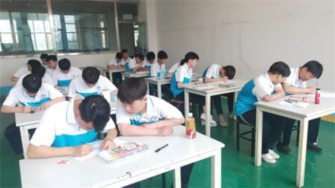 玉田职教中心机修专业部举行第十八届技能节手抄报比赛