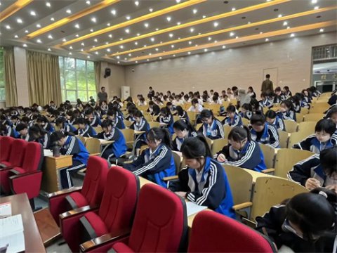 升学考试在进行，助力学生新发展——玉田职教中心综合专业部精心组织升学摸底考试