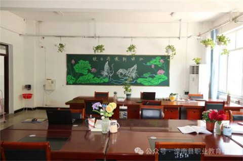 滦南职教中心组织开展“美丽处室”创建活动评比验收