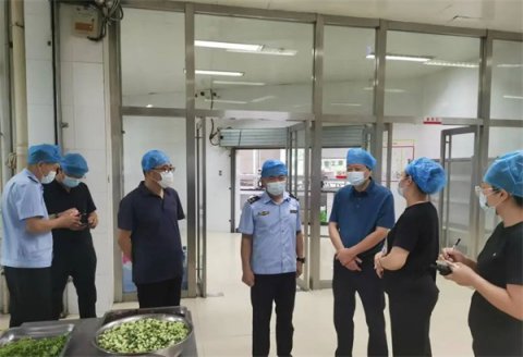区领导到丰润区综合职业技术教育中心进行食品安全包保检查工作