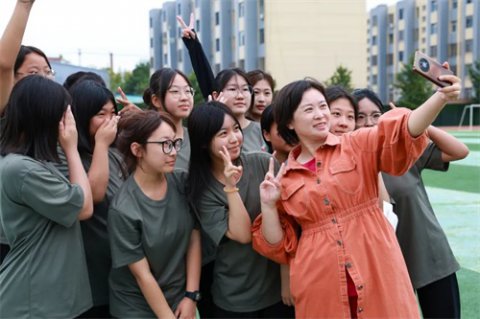 乐亭职校军训进行时：留下剪影 照亮时光
