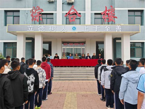 滦南职教中心西校区举行新生军训汇报表演暨总结表彰大会