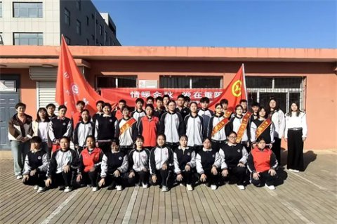 情暖金秋 爱在重阳丨唐山一职专师生走进社区开展慰问活动