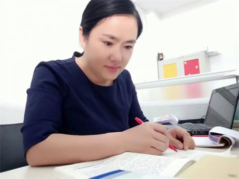 遵化职校：倾心教育事业 践行教师使命——优秀教师周英