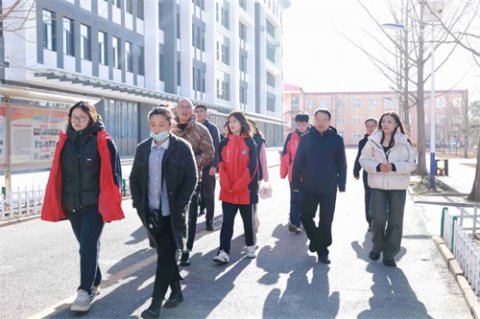 走进放心食堂 共享美好“食”光——乐亭职校组织家长陪餐活动