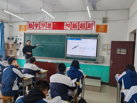 滦南职教中心西校区开展“青蓝工程”指导教师引路课活动