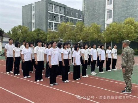 褪去青涩显担当，军训场上“新兵”成长记——滦南职教中心基础部新生军训纪实
