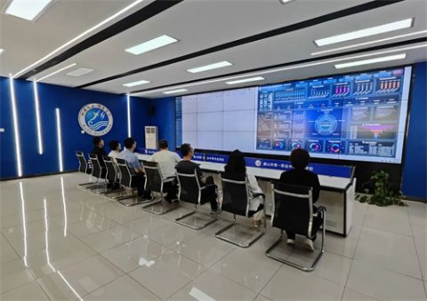 中国教育技术学会一行莅临唐山市第一职业中等专业学校进行交流访问