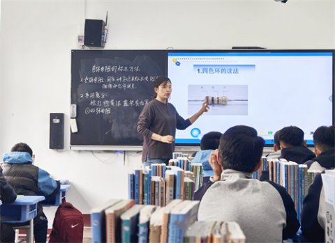 滦南职教中心“青蓝工程” 老教师引路课活动成效初显