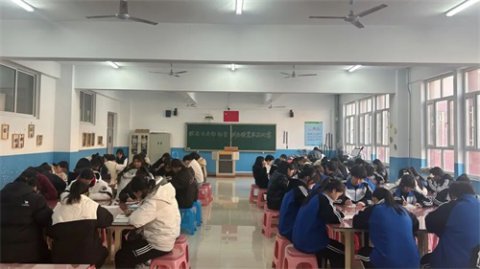 墨香盈袖润校园 笔尖竞芳华 综合专业部开展师生同台硬笔书法比赛