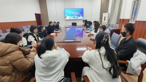 丰润职教中心召开青年教师业务座谈会