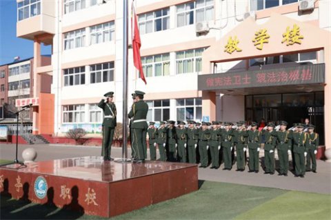 【国旗下的思政课】做宪法卫士 筑法治根基——乐亭职校