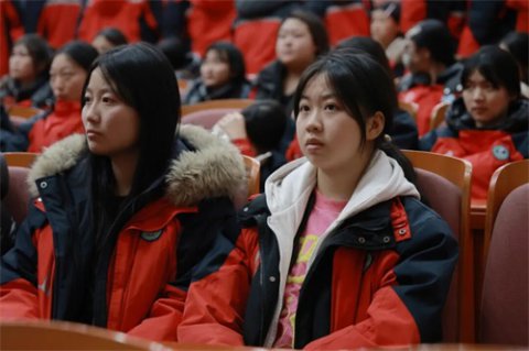 【星火德育】乐亭职校组织红色观影活动