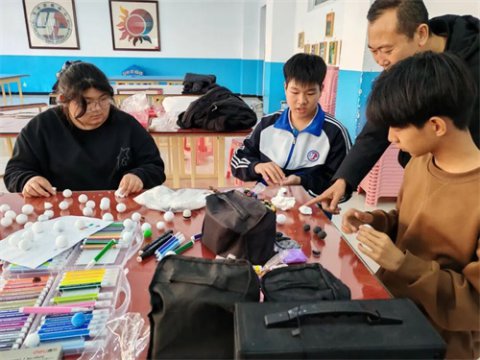 巧手匠心，变废为宝|玉田职教中心劳动教育探索废旧体育用品艺术再生新路径