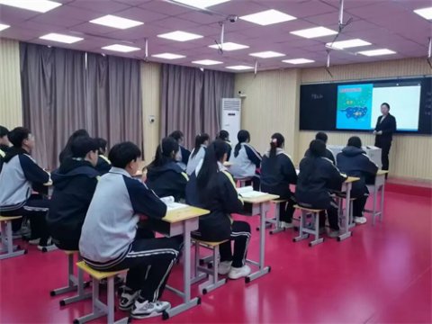 三尺讲台展风采 新秀启航绽芳华——遵化职校2025年新入职教师汇报课活动