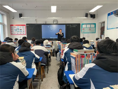 聚焦新教师，助力成长路——滦南职教中心基础部开展新教师听评课活动