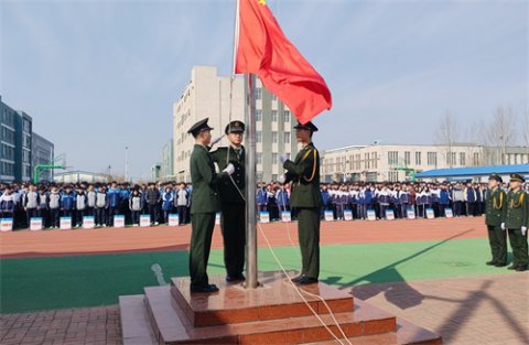 滦南县职业教育中心举行“法治精神伴我行 雷锋精神照我心”主题升旗仪式