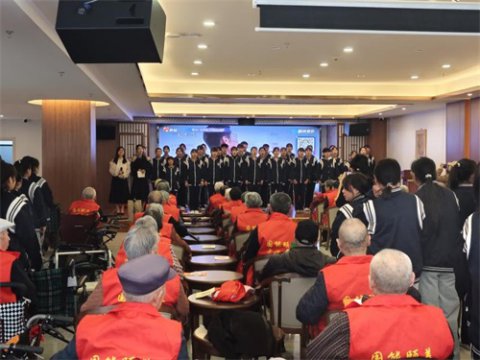 三月春风送暖意，青春陪伴夕阳红——丰润综合职教中心学子走进国能颐养开展慰问活动