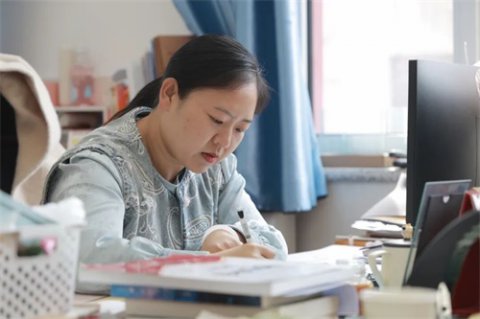 【杏坛微光】乐亭职校洪艳老师师德风采纪实