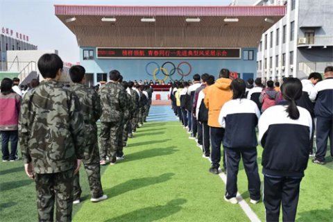 曹妃甸区职教中心（高级技校）举行“榜样领航 青春同行”先进典型风采展示会