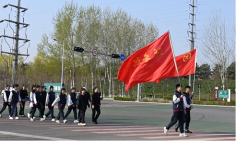 缅怀革命先烈 传承红色基因 争做时代新人——迁安职教中心开展清明祭扫主题活动