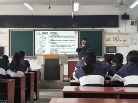 应急救护进校园 安全知识入人心——丰润综合职教中心急救小组赴任各庄中学开展急救知识讲座