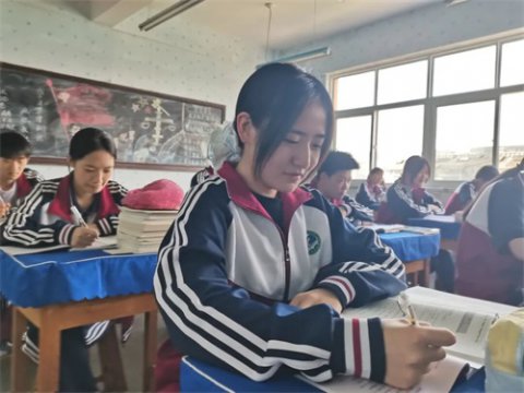 【职教活动周】“星火少年”艾佳悦的匠心成长录