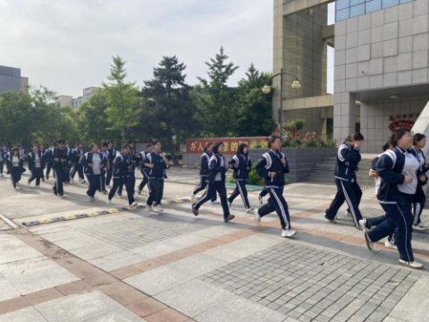 筑牢安全防线 守护平安校园——丰润综合职教中心开展校园应急疏散逃生演练活动