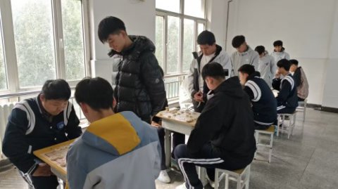 棋盘逐鹿展锋芒 ——丰润综合职教中心象棋代表队市级大赛喜获佳绩