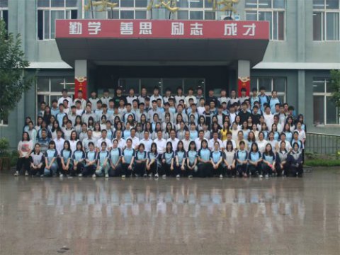 定格韶华逐梦行，精准指导助升学——滦南职教中心开展2026届对口高考学生影像采集及志愿填报指导活动