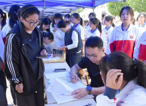 匠心筑梦迎新季 扬帆起航正当时 ——丰南区职教中心（丰南高级技工学校） 喜迎2026级新生入学暨家长开放日活动